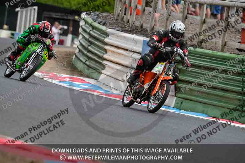 Vintage motorcycle club;eventdigitalimages;mallory park;mallory park trackday photographs;no limits trackdays;peter wileman photography;trackday digital images;trackday photos;vmcc festival 1000 bikes photographs